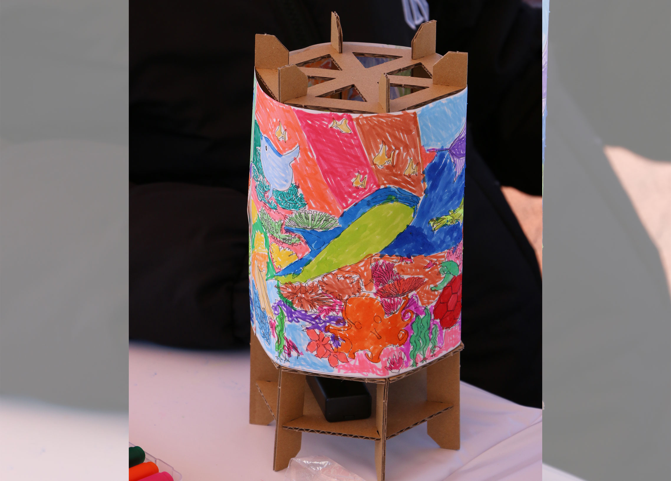 色鮮やかで、明かりを付けたらすっごくキレイそうタニッ。